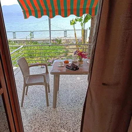 Rania's House Apartment Méthana